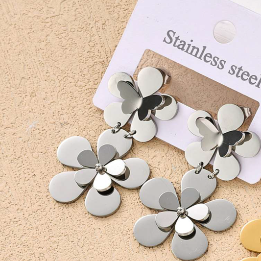 PENDIENTES PLATEADOS FLOR MARIPOSA